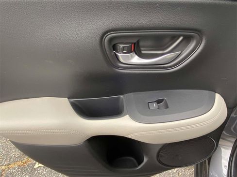 Used 2025 Honda HR-V LX image 11