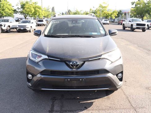 Used 2018 Toyota RAV4 XLE AWD/4WD image 2