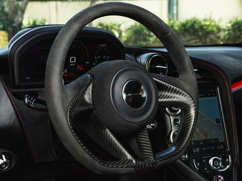 Used 2018 McLaren 720S Performance RWD image 17
