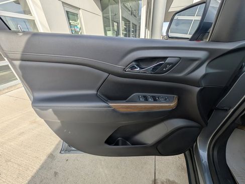 Used 2021 GMC Acadia SLE image 37