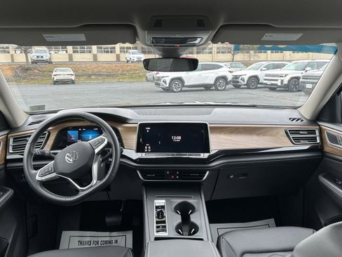 Used 2024 Volkswagen Atlas SE image 24