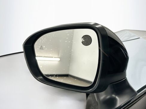 Used 2024 Nissan Ariya AWD image 16