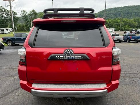Used 2019 Toyota 4Runner TRD Off-Road Premium AWD/4WD image 4