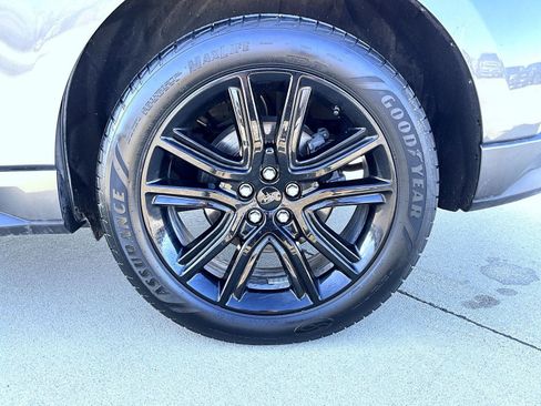 Used 2020 Ford Edge ST-Line w/ Cold Weather Package image 25