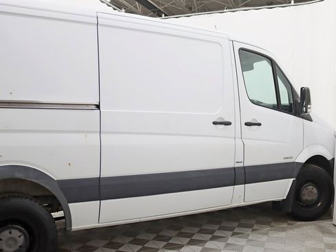 Used 2014 Mercedes-Benz Sprinter 144 Cargo image 9