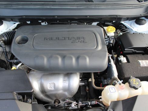 Used 2021 Jeep Cherokee Latitude Plus AWD/4WD image 54