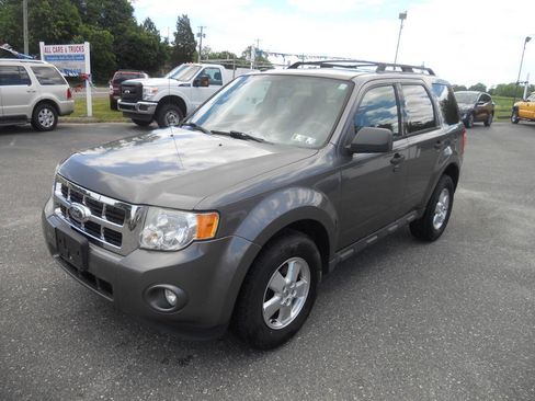 Used 2011 Ford Escape XLT w/ 202A Rapid Spec Order Code FWD image 2