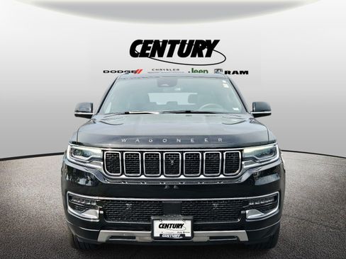 Used 2024 Jeep Wagoneer Series III w/ Premium Group I AWD/4WD image 9