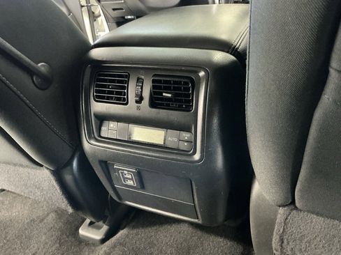 Used 2018 Nissan Pathfinder SV image 22
