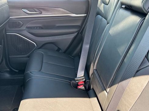 New 2026 Jeep Grand Cherokee Limited AWD/4WD image 18