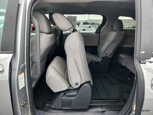 Used 2024 Toyota Sienna LE image 42