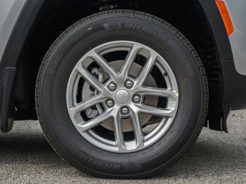 New 2025 Jeep Grand Cherokee Laredo X w/ Luxury Tech Group I image 16