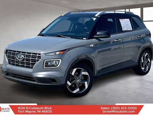 Used 2022 Hyundai Venue Limited FWD image 1