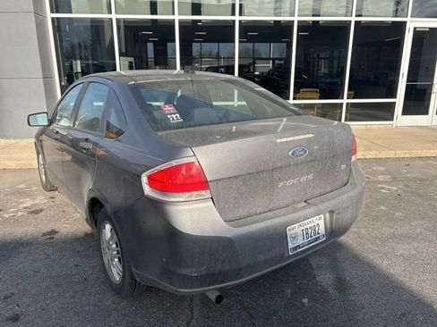 Used 2010 Ford Focus SE image 4