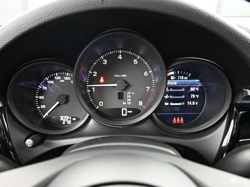 Certified 2026 Porsche Macan AWD/4WD image 18