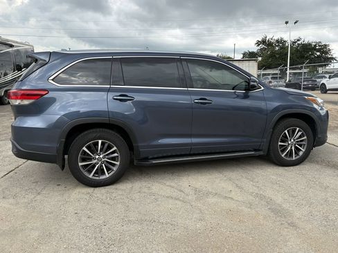 Used 2018 Toyota Highlander XLE FWD image 6