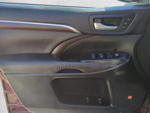 Used 2016 Toyota Highlander Limited image 11