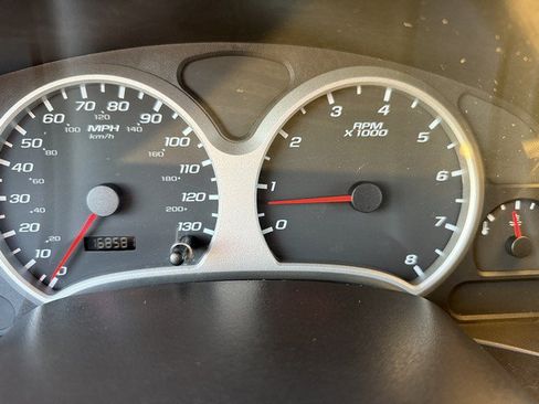 Used 2005 Chevrolet Equinox LT w/ Preferred Equipment Group AWD/4WD image 16