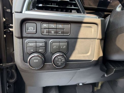 Used 2026 Chevrolet Suburban LT w/ Comfort Package AWD/4WD image 18