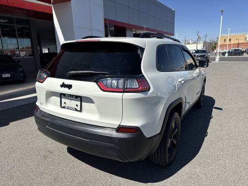 Used 2019 Jeep Cherokee Latitude Plus FWD image 4