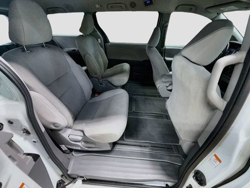 Used 2020 Toyota Sienna L FWD image 26