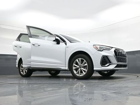 Used 2022 Audi Q3 2.0T Premium Plus w/ Premium Plus Package image 43