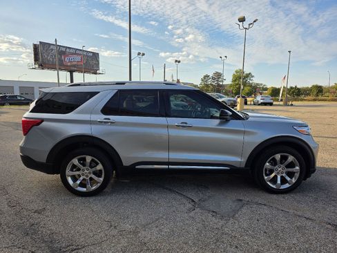 Used 2020 Ford Explorer Platinum w/ Premium Technology Package image 3
