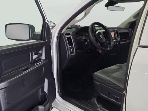 Used 2021 RAM 1500 4x4 Crew Cab Classic image 11
