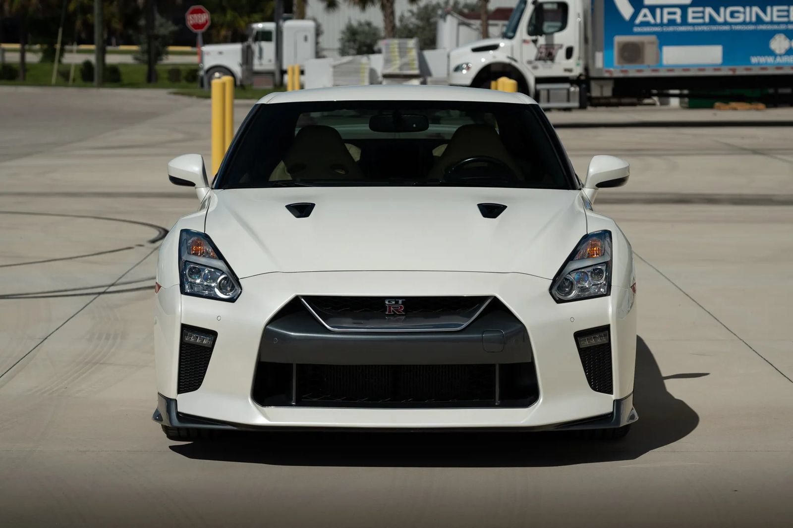 Used 2017 Nissan GT-R Premium w/ Premium Interior Package AWD/4WD image 22