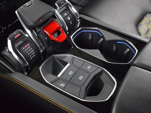 Used 2023 Lamborghini Urus S image 36