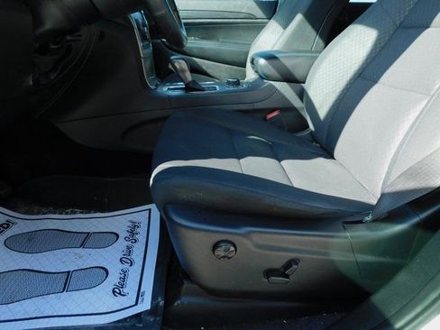 Used 2019 Jeep Grand Cherokee Laredo image 11