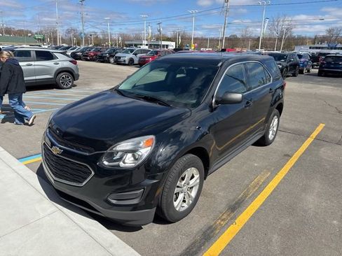 Used 2017 Chevrolet Equinox LS image 2