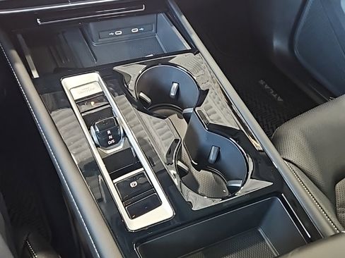 New 2026 Volkswagen Atlas SE image 34