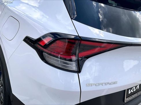 Certified 2025 Kia Sportage LX image 31