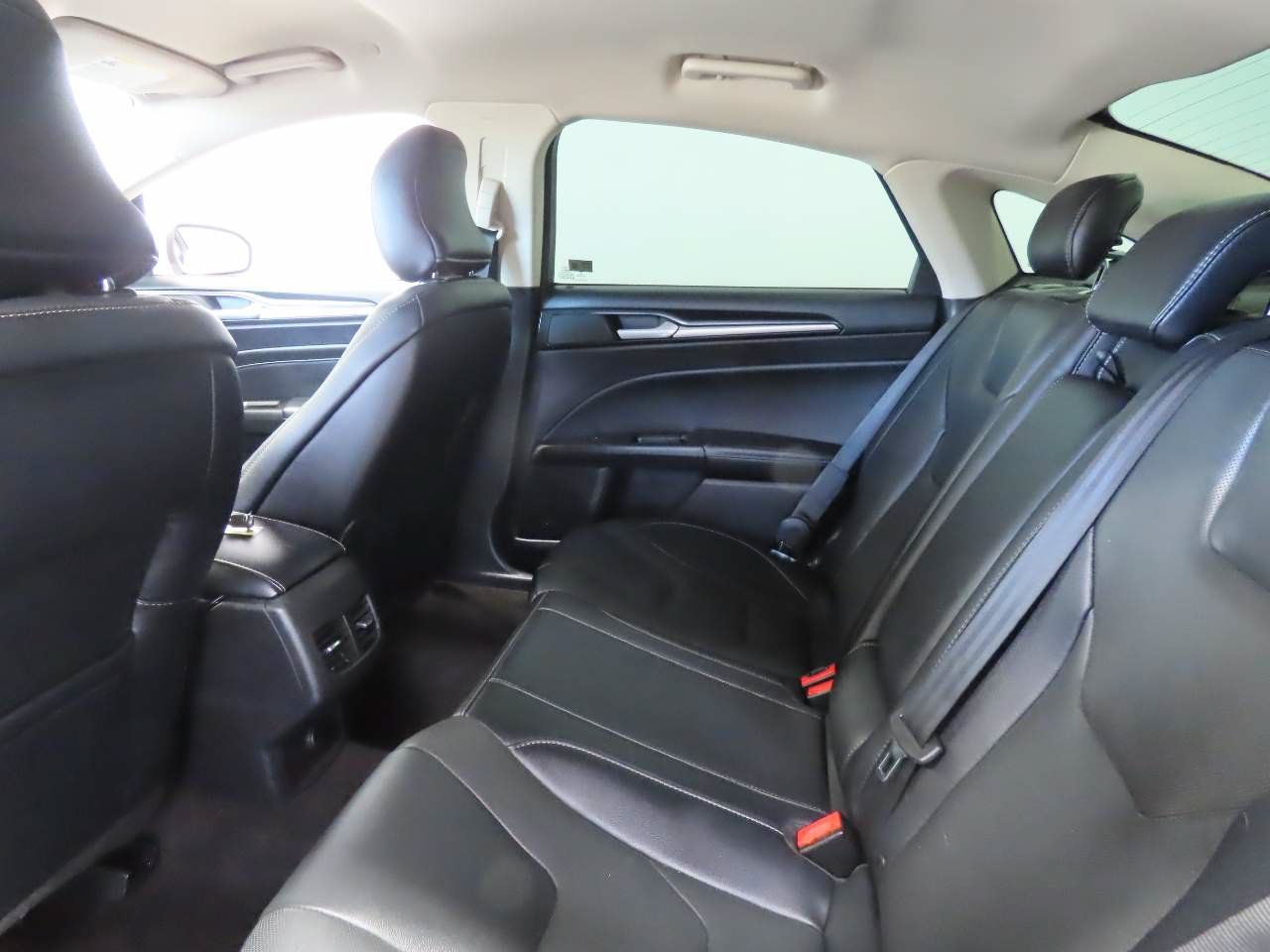 Used 2019 Ford Fusion Energi Titanium FWD image 18