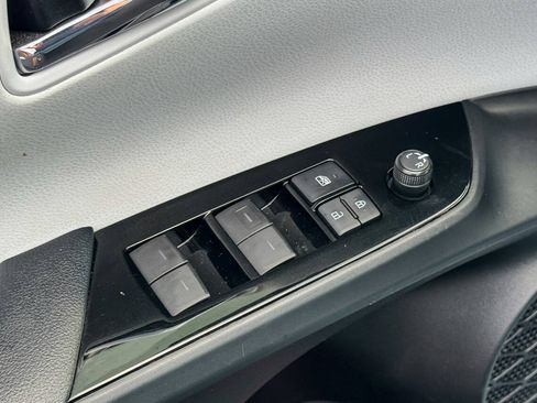 Used 2019 Toyota Prius LE FWD image 21