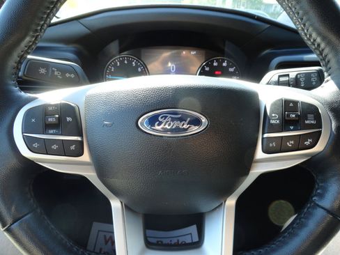 Used 2023 Ford Explorer XLT AWD/4WD image 15