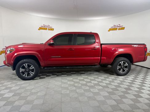 Used 2019 Toyota Tacoma TRD Sport image 2