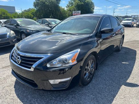 Used 2015 Nissan Altima 2.5 S w/ Sport Value Package image 3