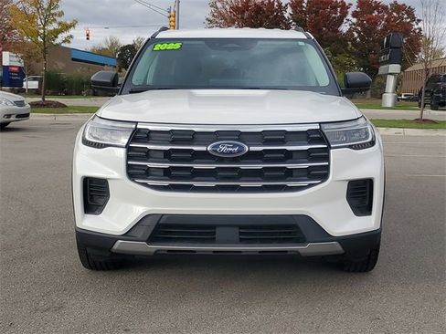 Used 2025 Ford Explorer Active image 2