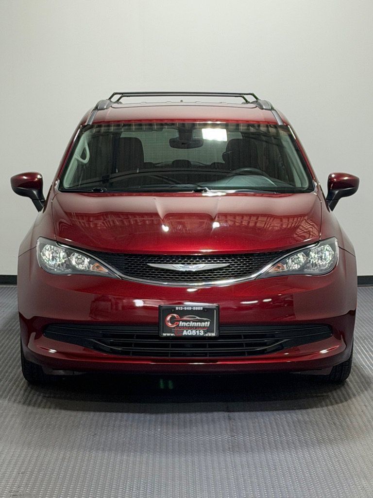 Used 2017 Chrysler Pacifica Touring FWD image 3