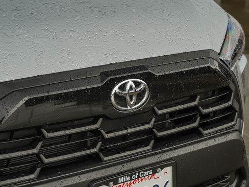 Used 2026 Toyota Corolla Cross LE w/ Moonroof Package FWD image 10