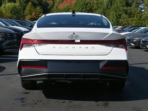 Used 2025 Hyundai Elantra SEL w/ Cargo Package image 5