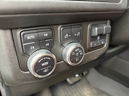 Used 2023 GMC Yukon XL Denali Ultimate AWD/4WD image 25