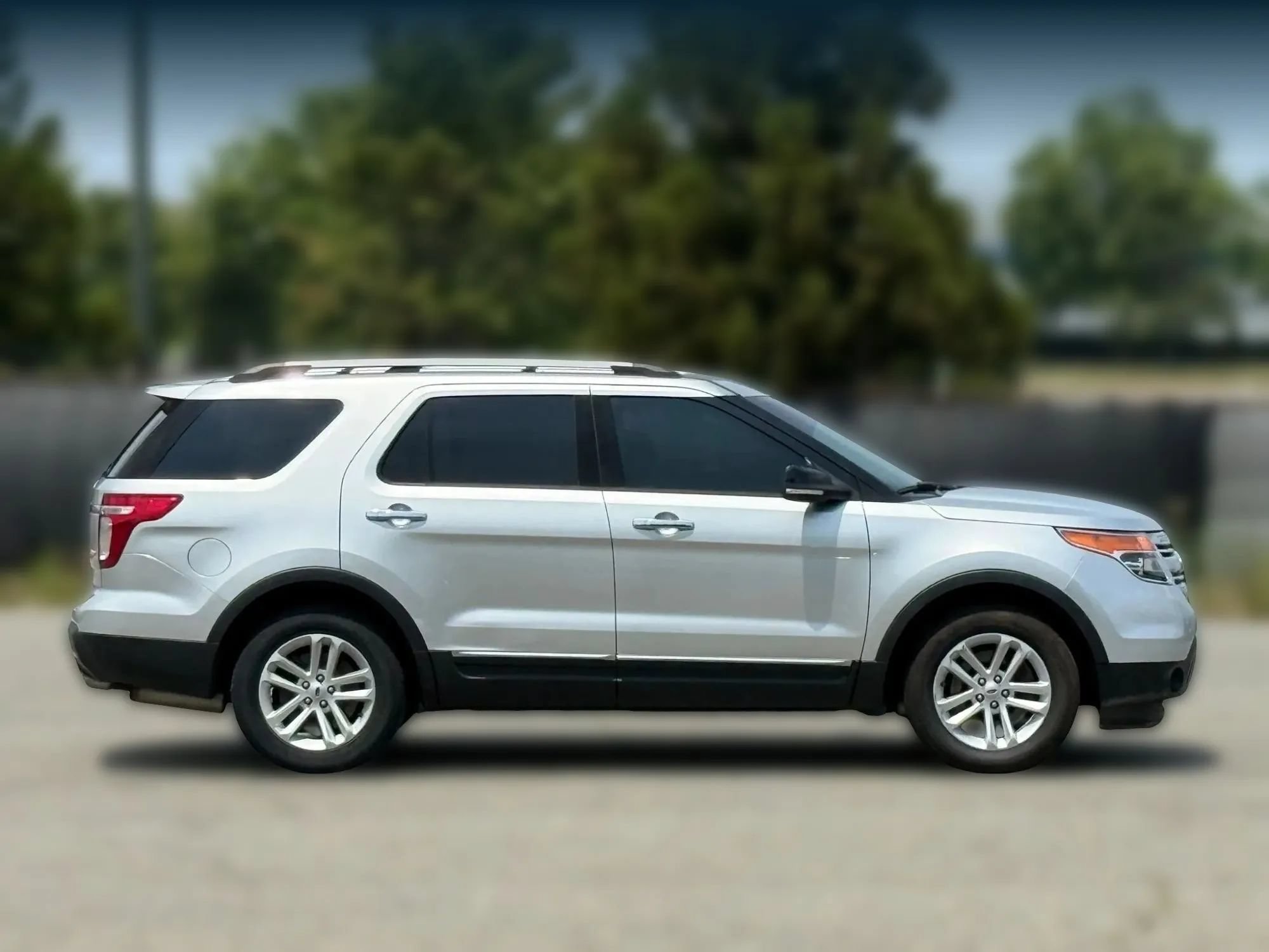Used 2015 Ford Explorer XLT w/ Equipment Group 201A AWD/4WD image 7