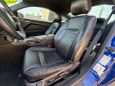 Used 2013 Ford Mustang Premium RWD image 9