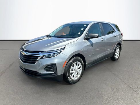 Used 2023 Chevrolet Equinox LS w/ LS Convenience Package FWD image 3