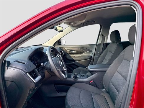Used 2024 GMC Terrain SLE w/ Driver Convenience Package image 10