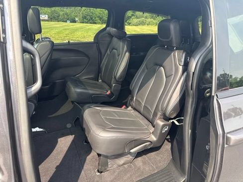 Used 2022 Chrysler Pacifica Touring-L w/ Uconnect Theater Family Group AWD/4WD image 42