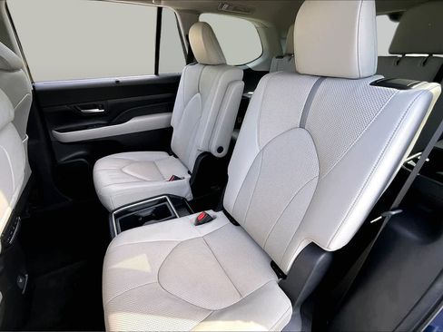 Used 2024 Toyota Grand Highlander AWD image 20